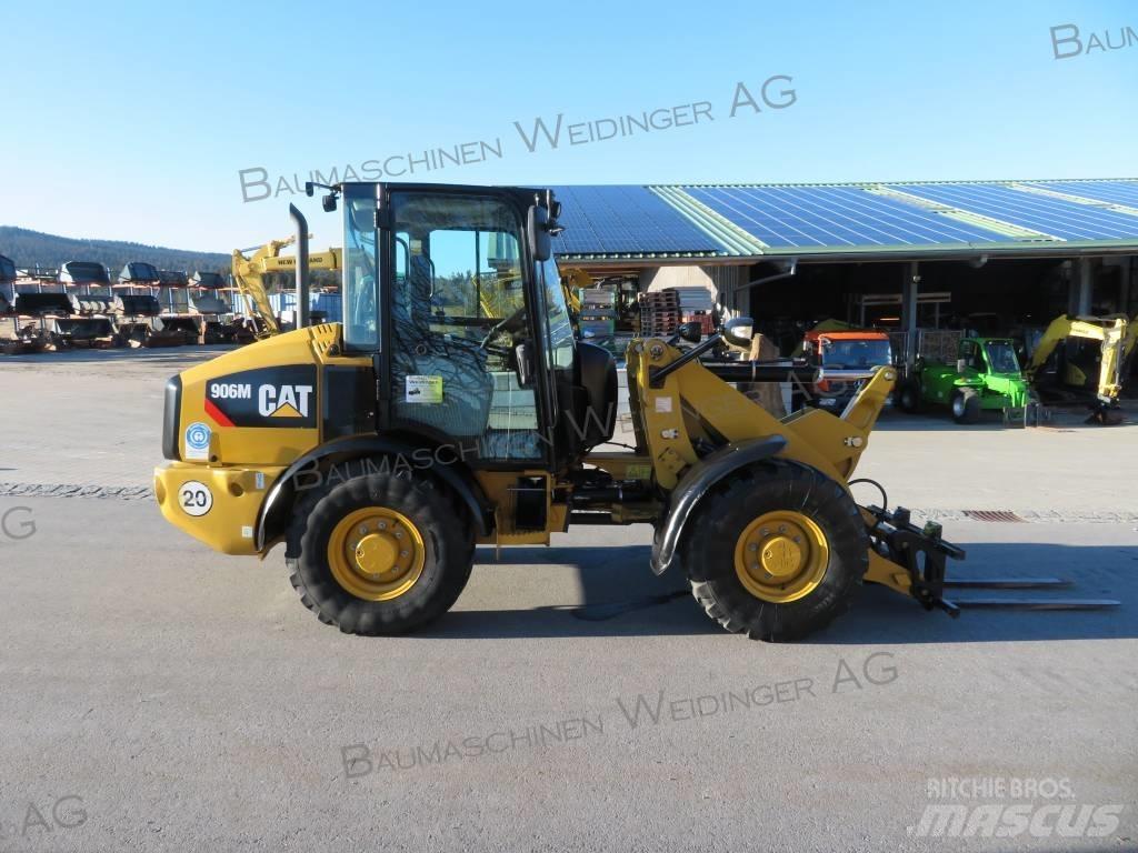 CAT 906M Kolové nakladače