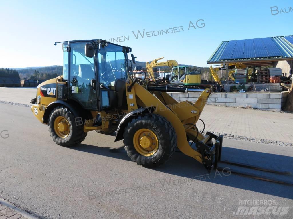 CAT 906M Kolové nakladače
