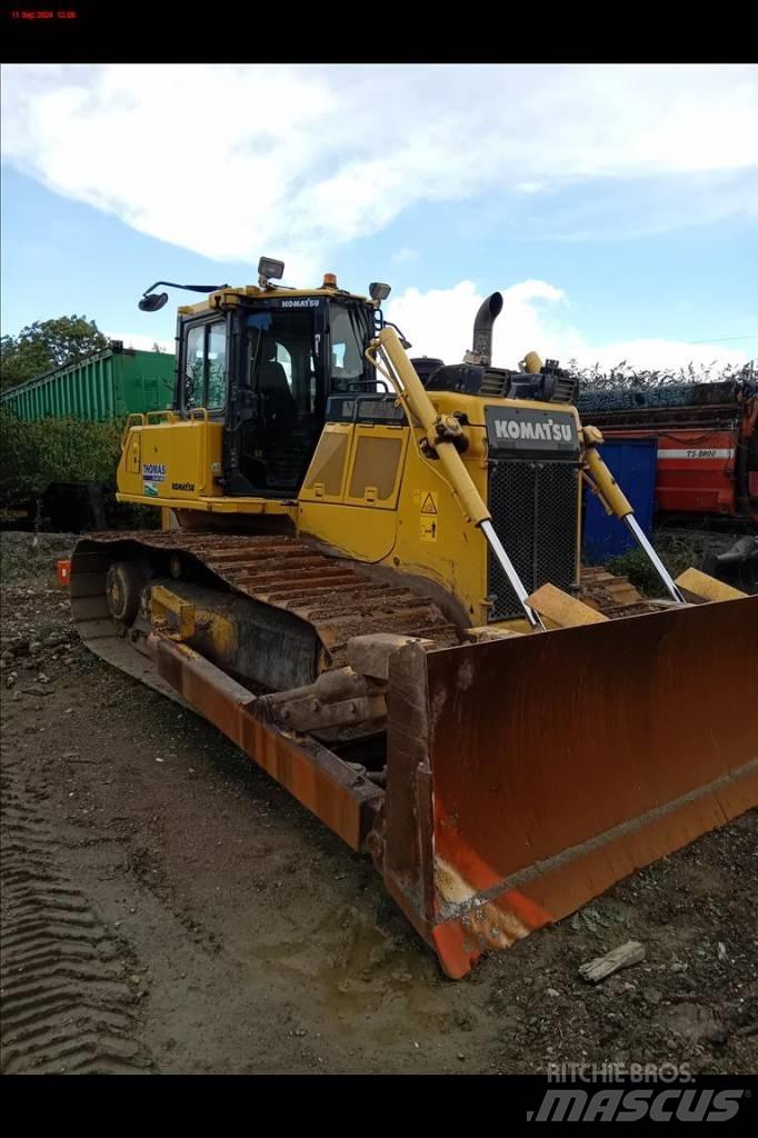 Komatsu D 65 PX-18 Pásové dozery