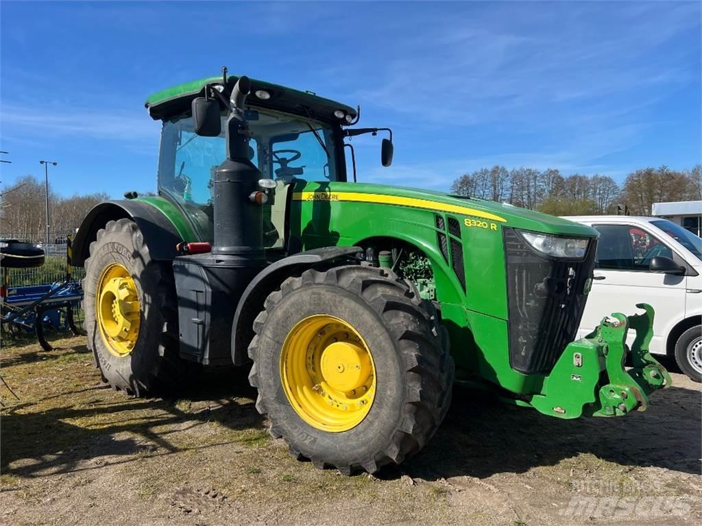John Deere 8320 R Traktory