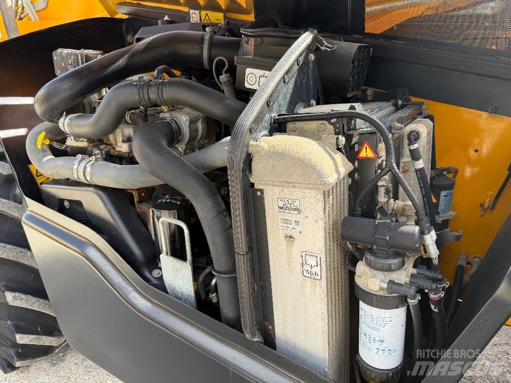 JCB 540-140 Teleskopické manipulátory