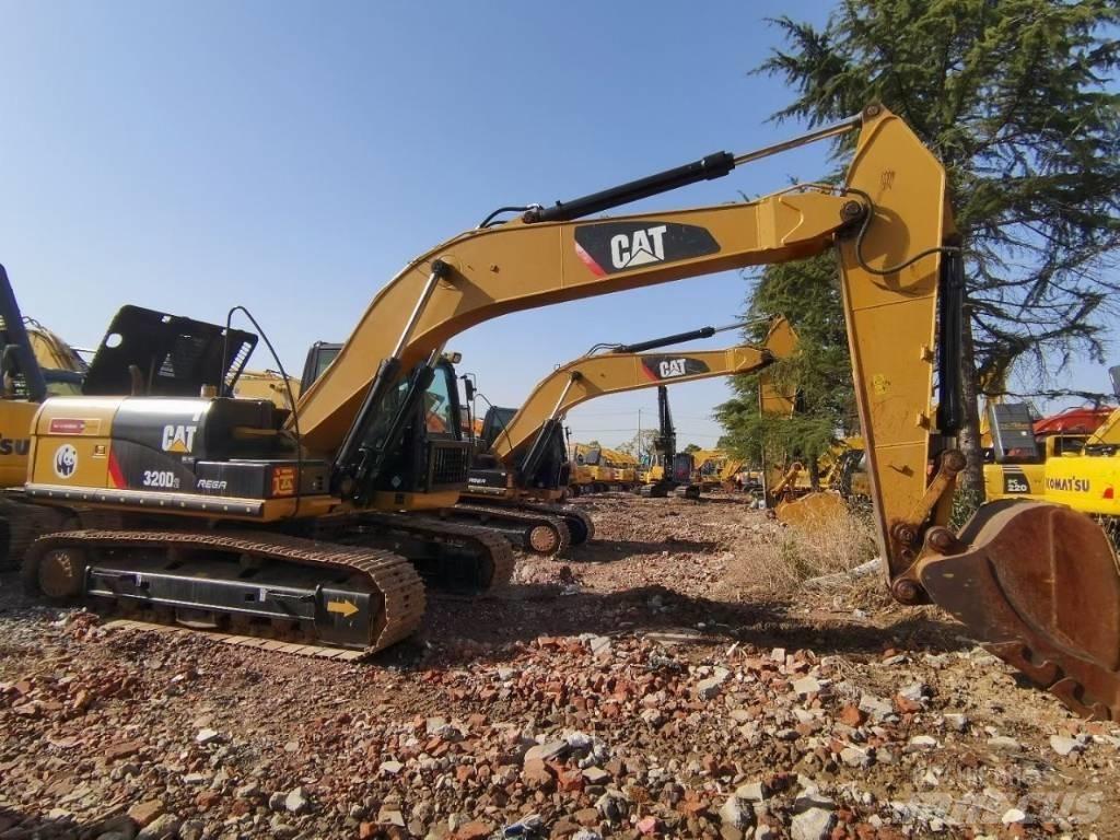 CAT 320 Midi rýpadla 7t - 12t
