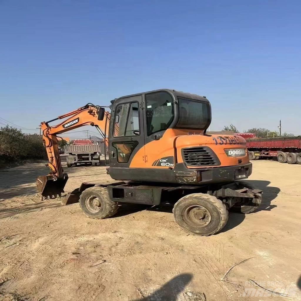 Doosan DX60W Kolová rýpadla