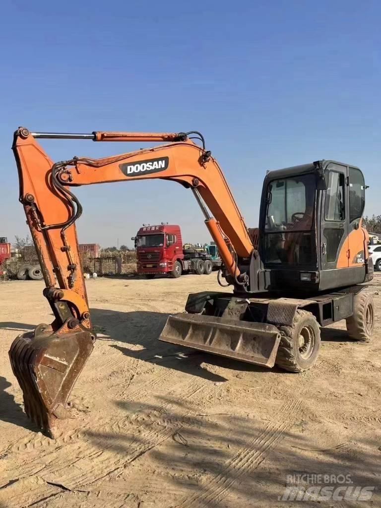 Doosan DX60W Kolová rýpadla