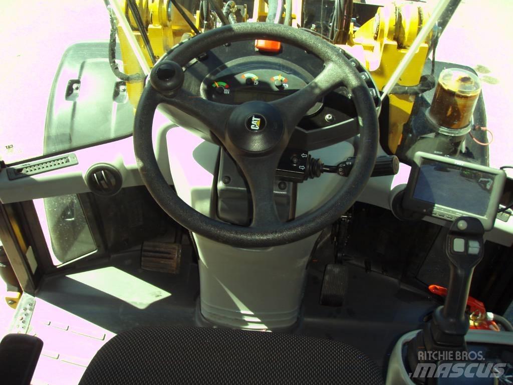 CAT 906 M Kolové nakladače