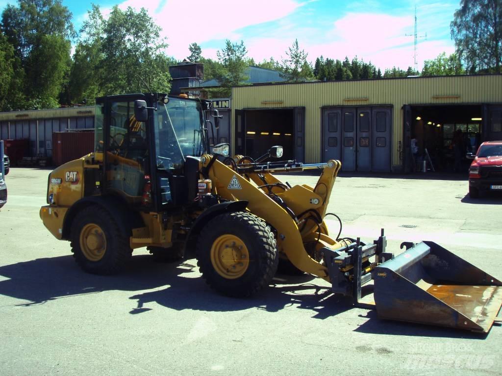 CAT 906 M Kolové nakladače