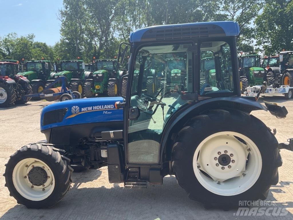 New Holland T 4.85 Traktory