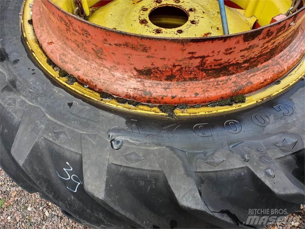 Goodyear 136-38 x2 Pneumatiky, kola a ráfky