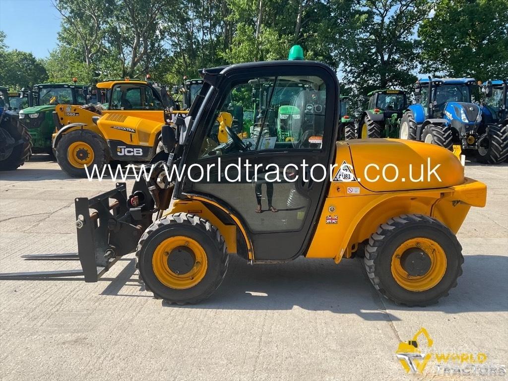 JCB 520-40 Teleskopické manipulátory