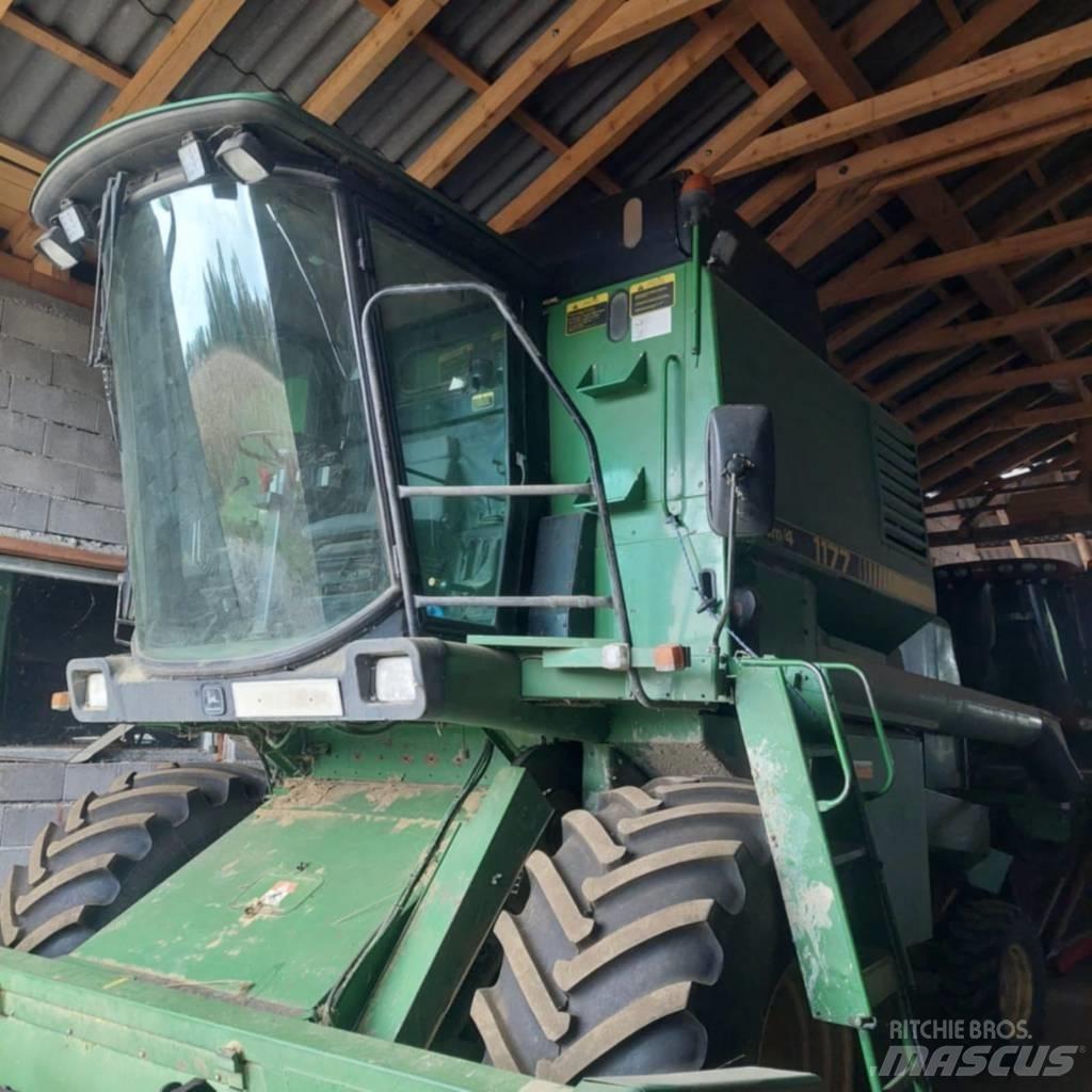 John Deere 1177 Sklízecí mlátičky