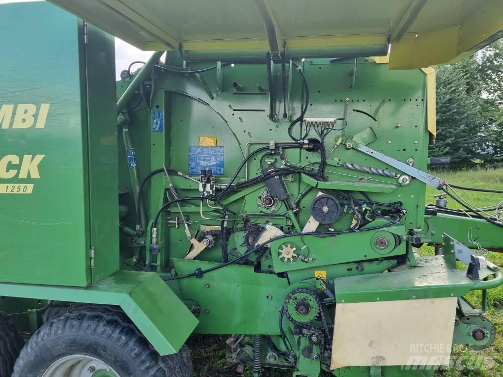 Krone Comprima F125 Lis na válcové balíky