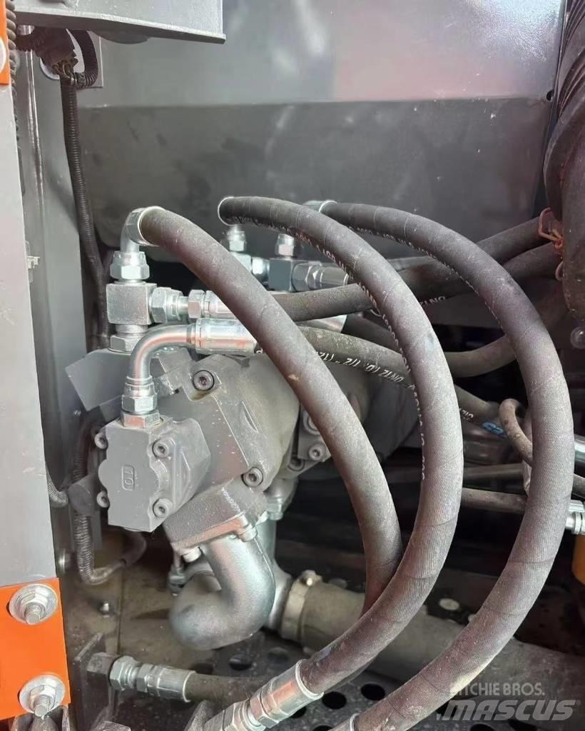 Hitachi 70 Pásová rýpadla