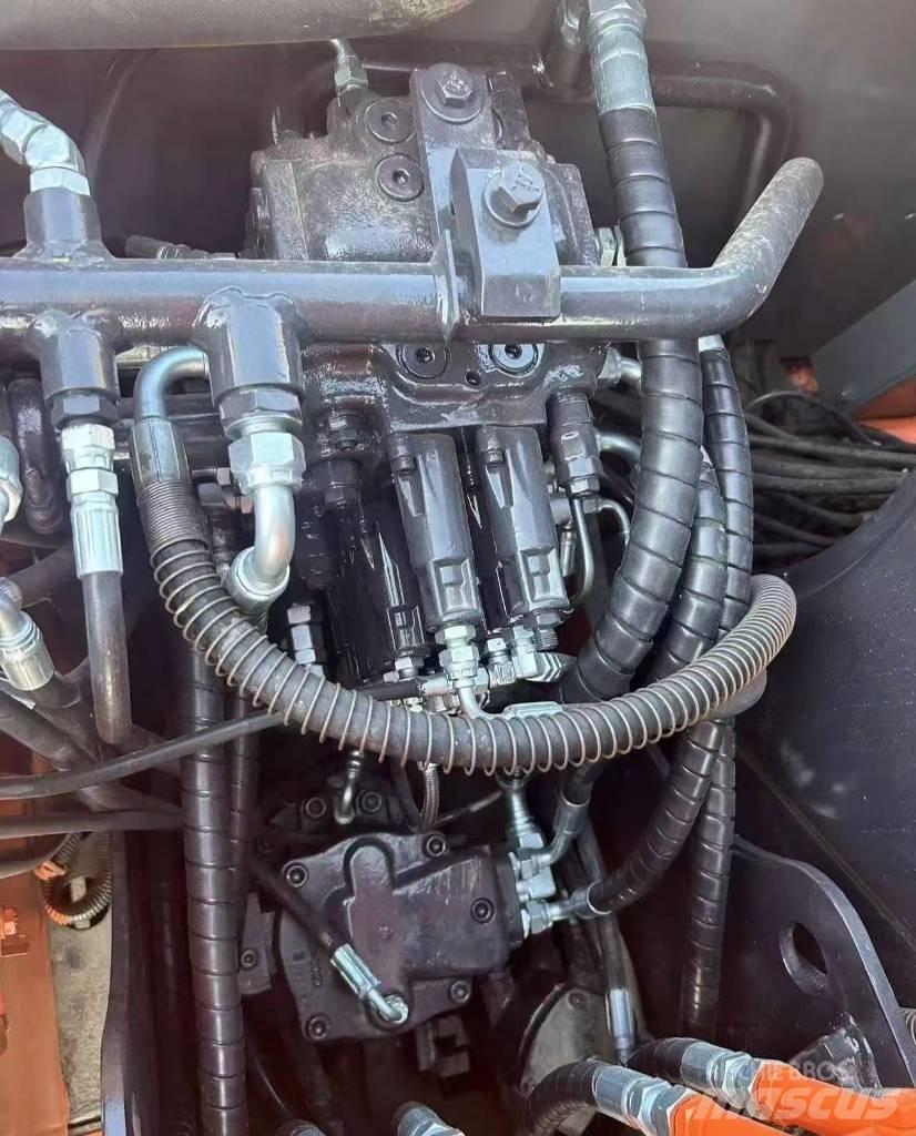 Hitachi 70 Pásová rýpadla
