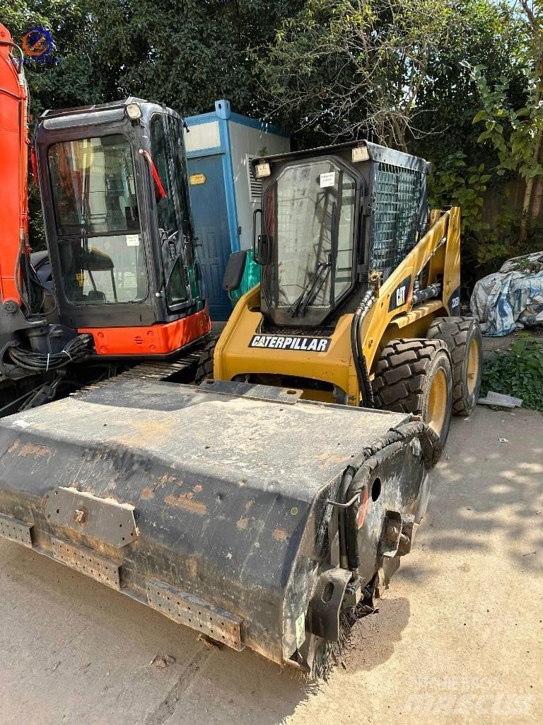 CAT 226 B Smykem řízené nakladače