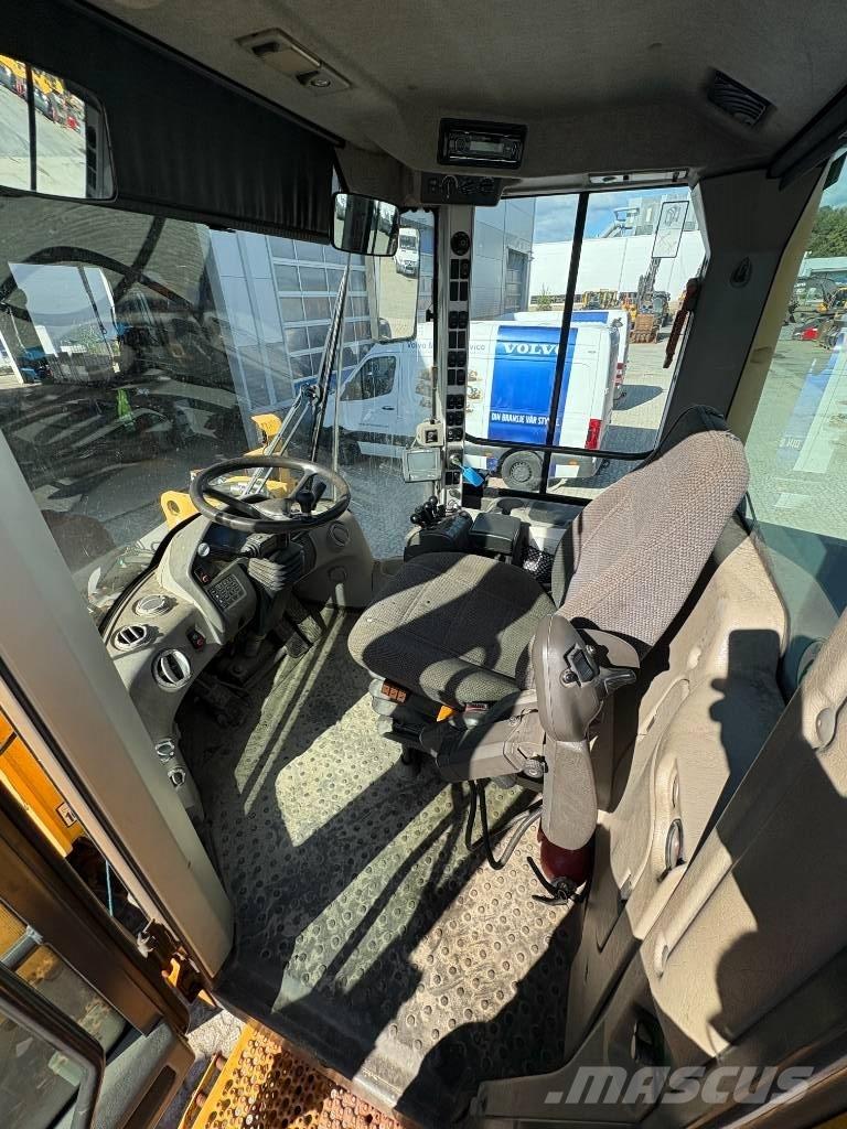 Volvo L110F Kolové nakladače