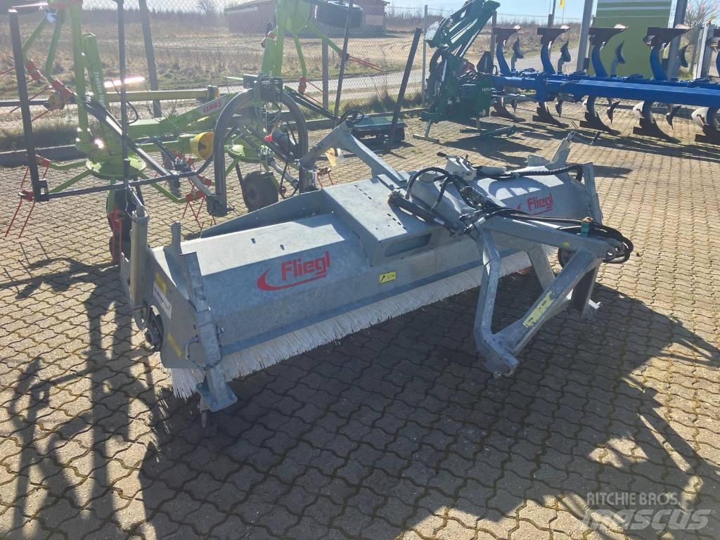 Fliegl Kost 2,8 m. Další příslušenství k traktorům