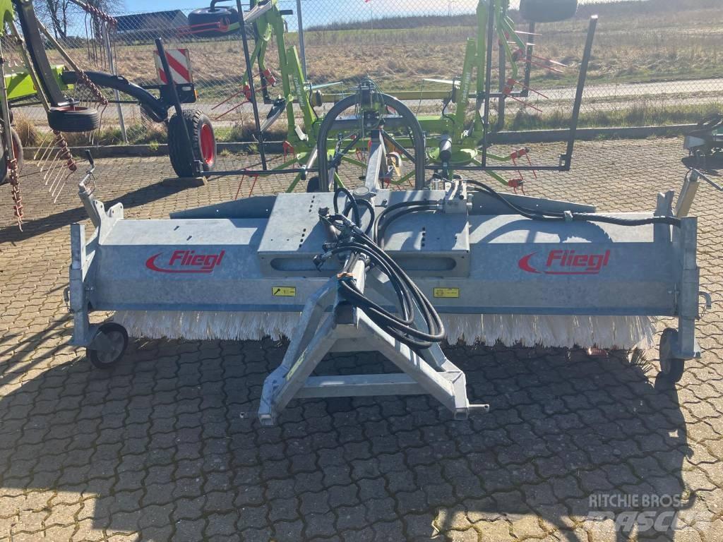Fliegl Kost 2,8 m. Další příslušenství k traktorům