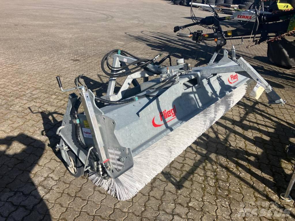 Fliegl Kost 2,8 m. Další příslušenství k traktorům