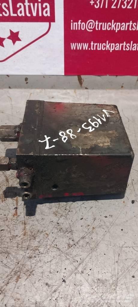 Volvo FH 12.     1075296 Hydraulika