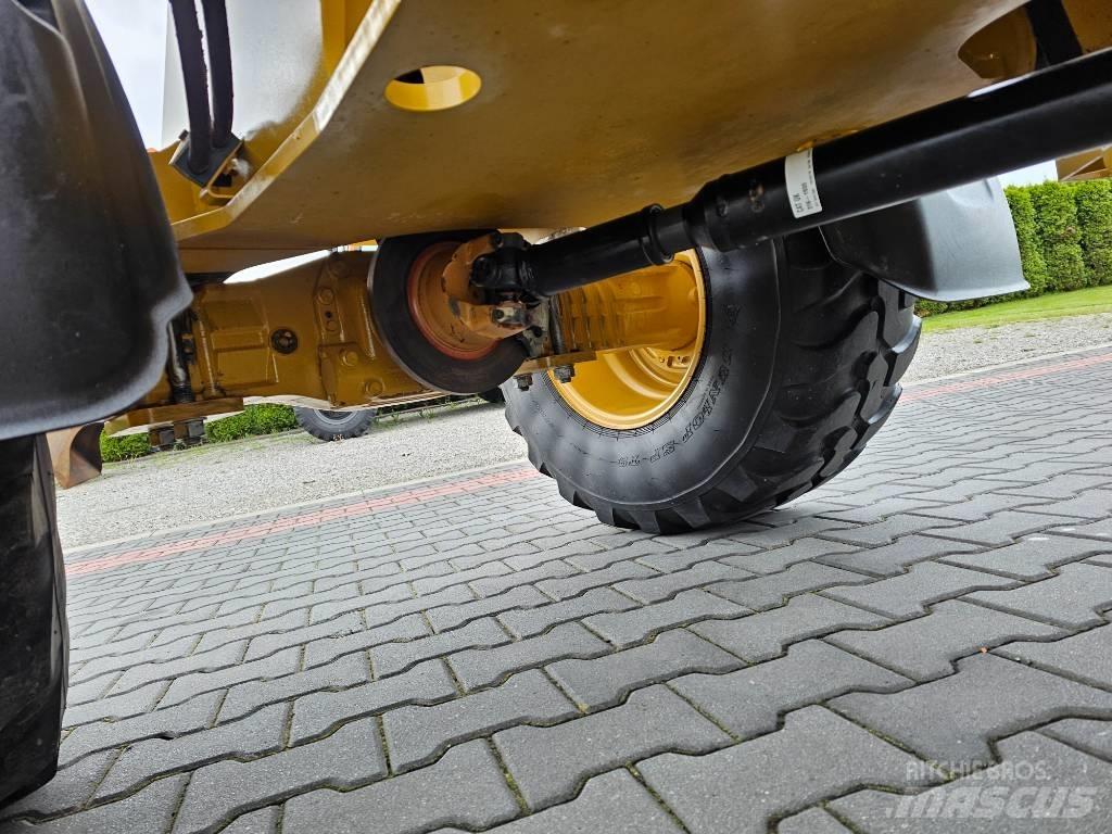 CAT 906 M Kolové nakladače