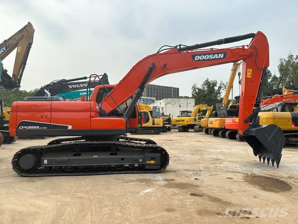 Doosan DX 225 LC-9 Pásová rýpadla