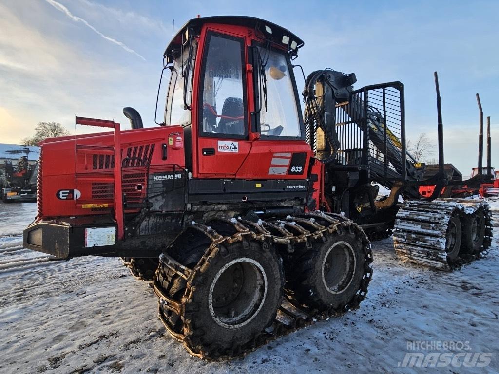 Komatsu 835 Vyvážecí traktory