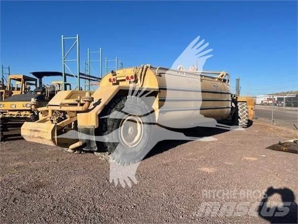 CAT 613C Cisterny na vodu