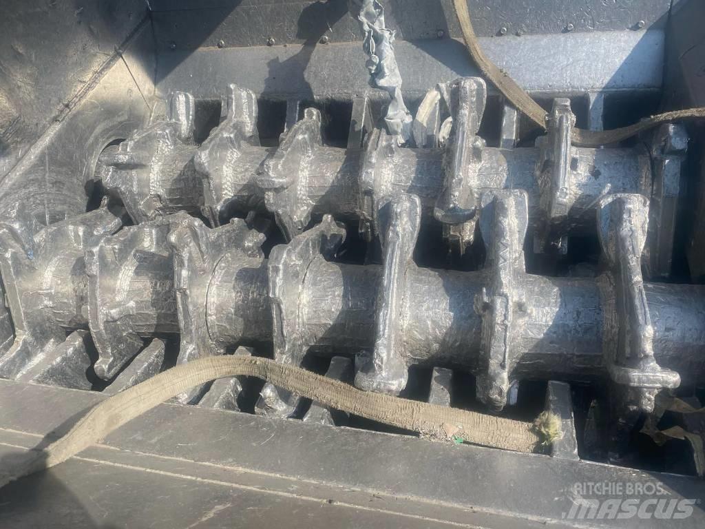 HAAS TYRON 2000XL Manipulace s materiálem – ostatní
