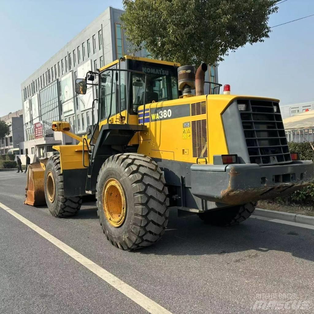 Komatsu 380-6 Kolové nakladače