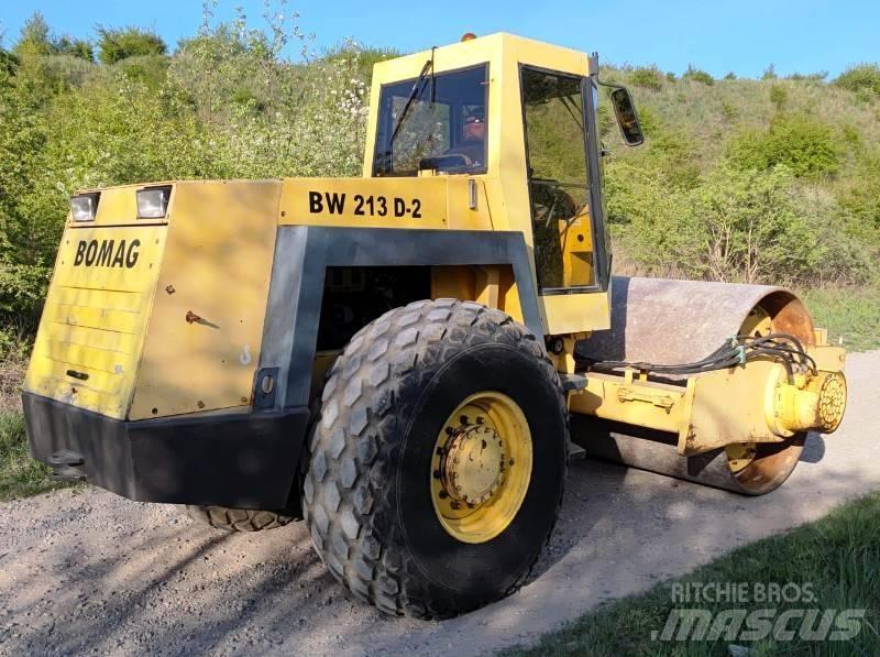 Bomag BW 213 Tahačové válce
