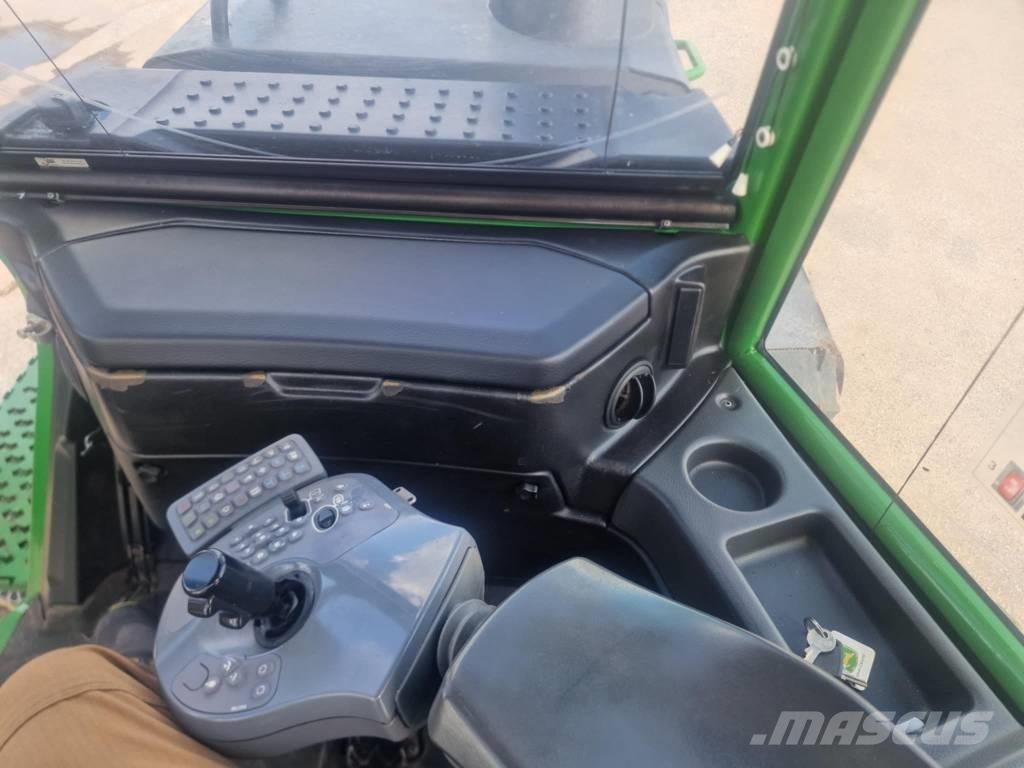 John Deere 1110G Vyvážecí traktory