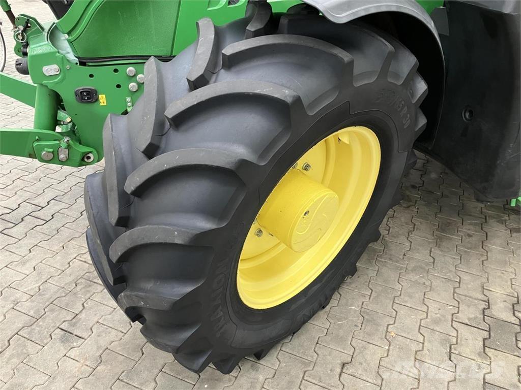 John Deere 6145R Traktory