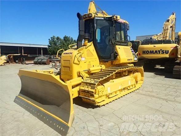 Komatsu D51EXi-24 Pásové dozery