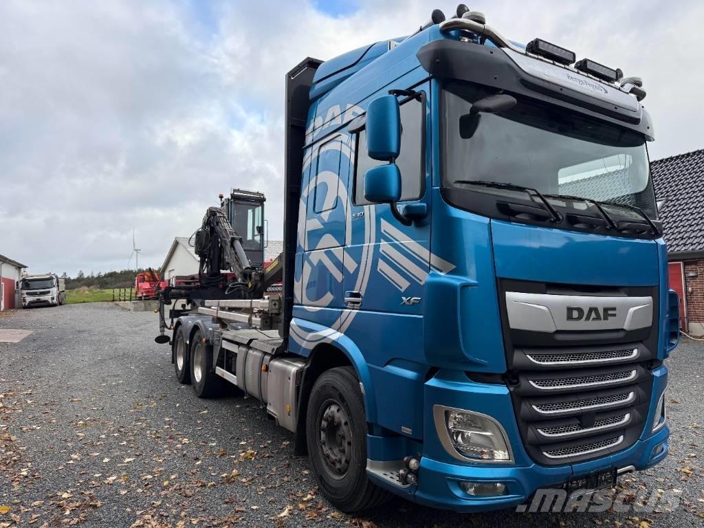 DAF XF 530 6x4 Nákladní automobily pro přepravu lesních strojů