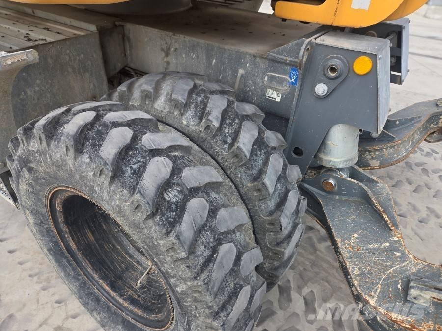 Liebherr 912 COMPACT Kolová rýpadla