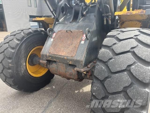 Komatsu WA 320 PZ-6 Kolové nakladače