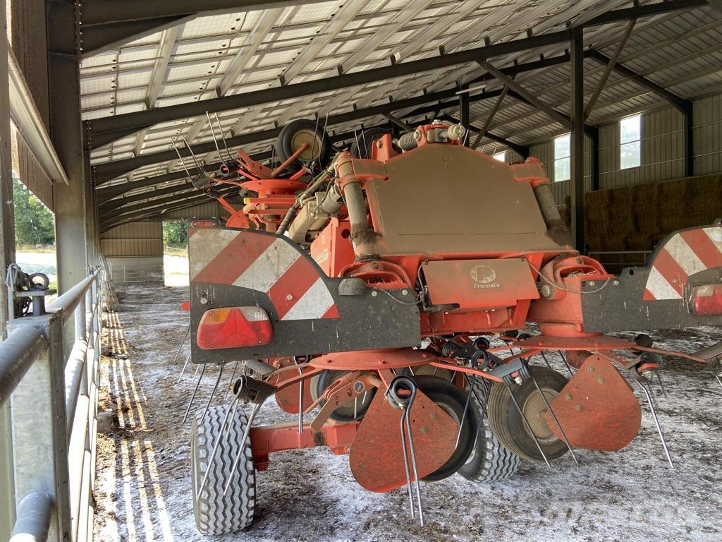 Kuhn GF 13012 T Obraceče a shrabovače sena