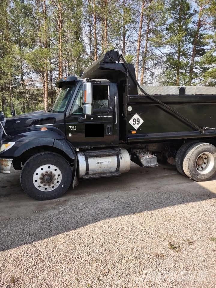 International 7500 Sklápěče