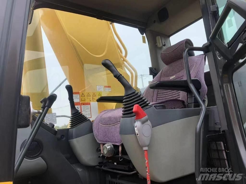 Komatsu PC450-8 Pásová rýpadla