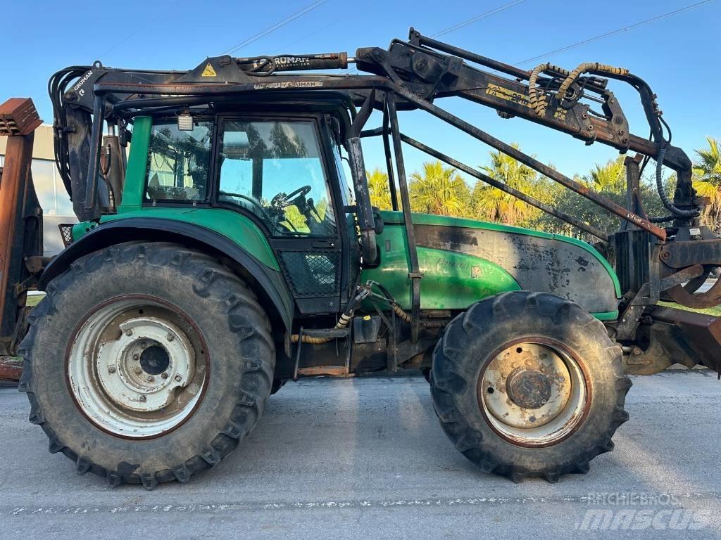 Valtra T130 Lesní traktory