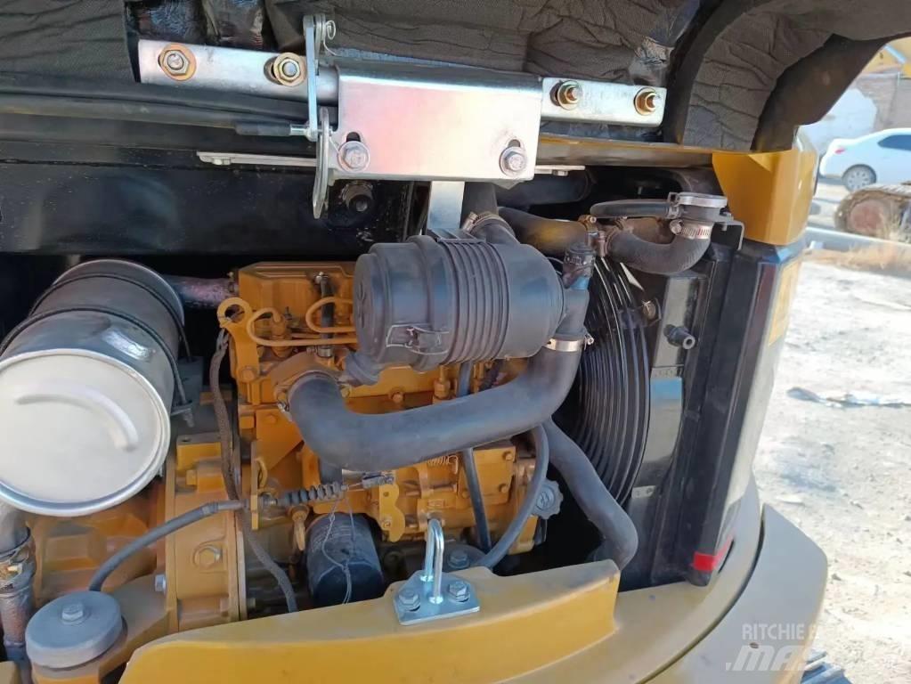 CAT 303 CR Mini rýpadla < 7t