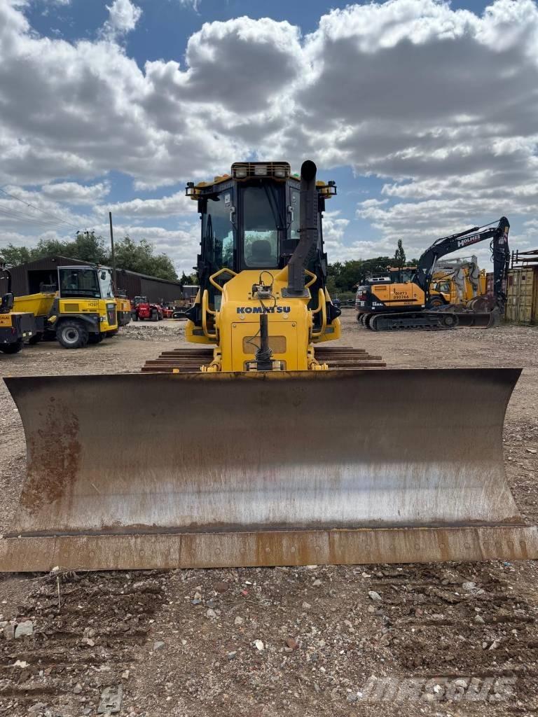 Komatsu D51PX-24 Pásové dozery