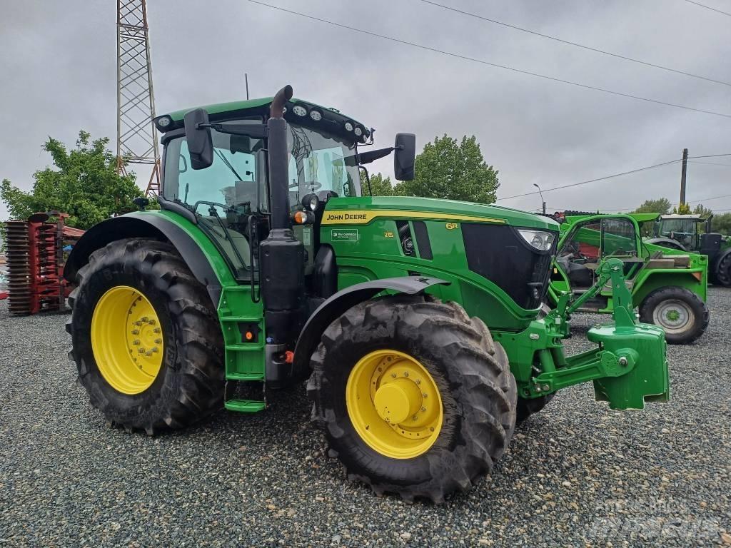 John Deere 6R 215 Traktory
