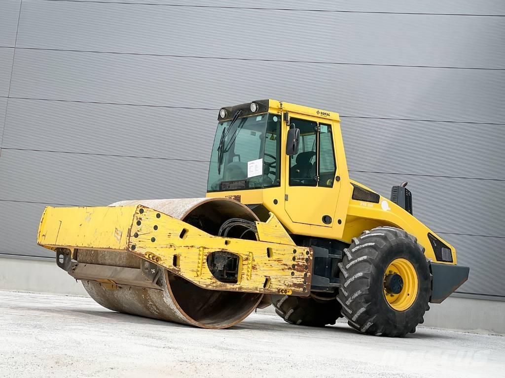 Bomag BW 216 DH-4i Tahačové válce