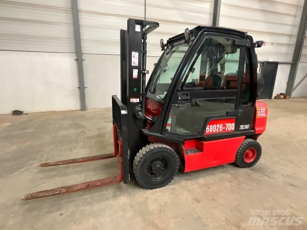 Nissan U1 D2 A 25 LQ LPG vozíky