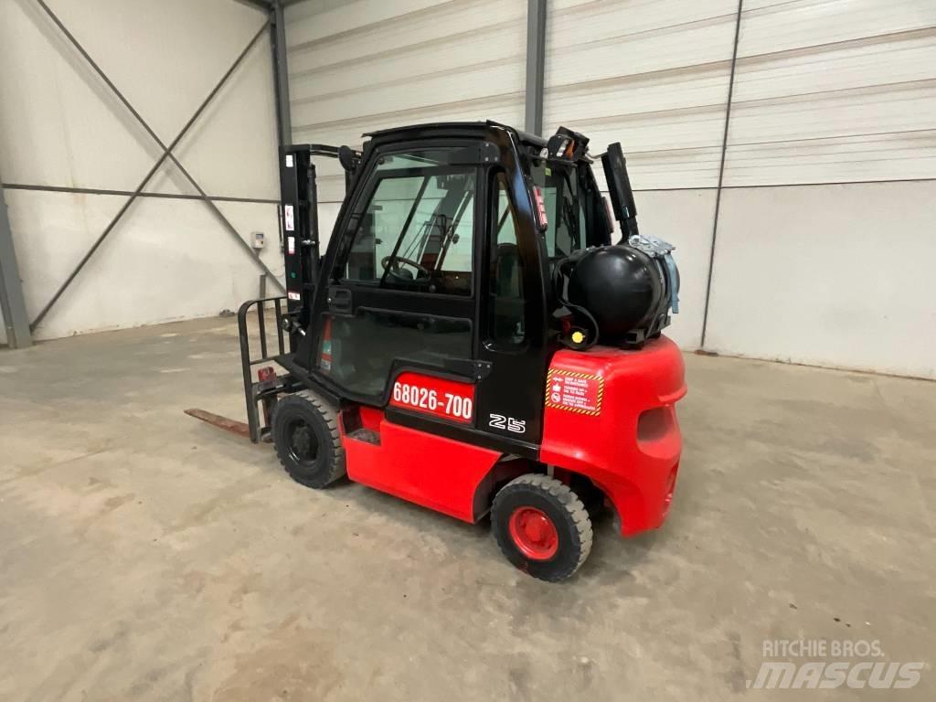 Nissan U1 D2 A 25 LQ LPG vozíky
