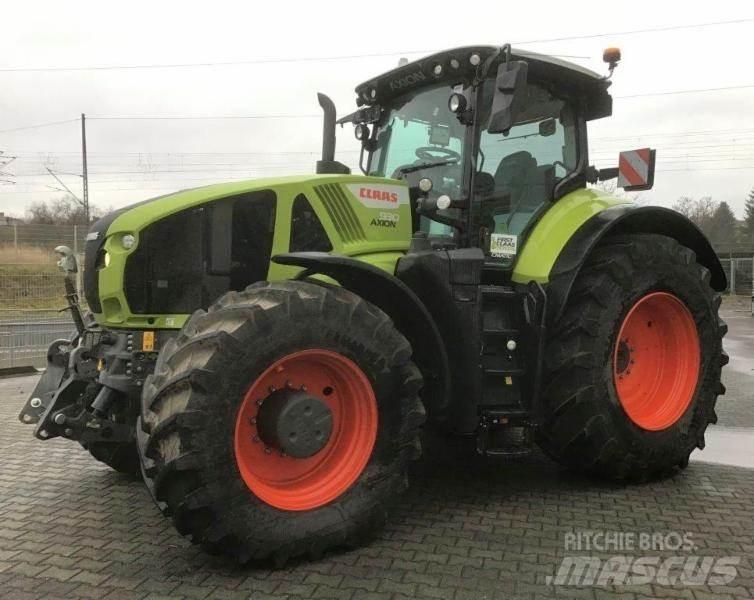 CLAAS AXION 930 Traktory