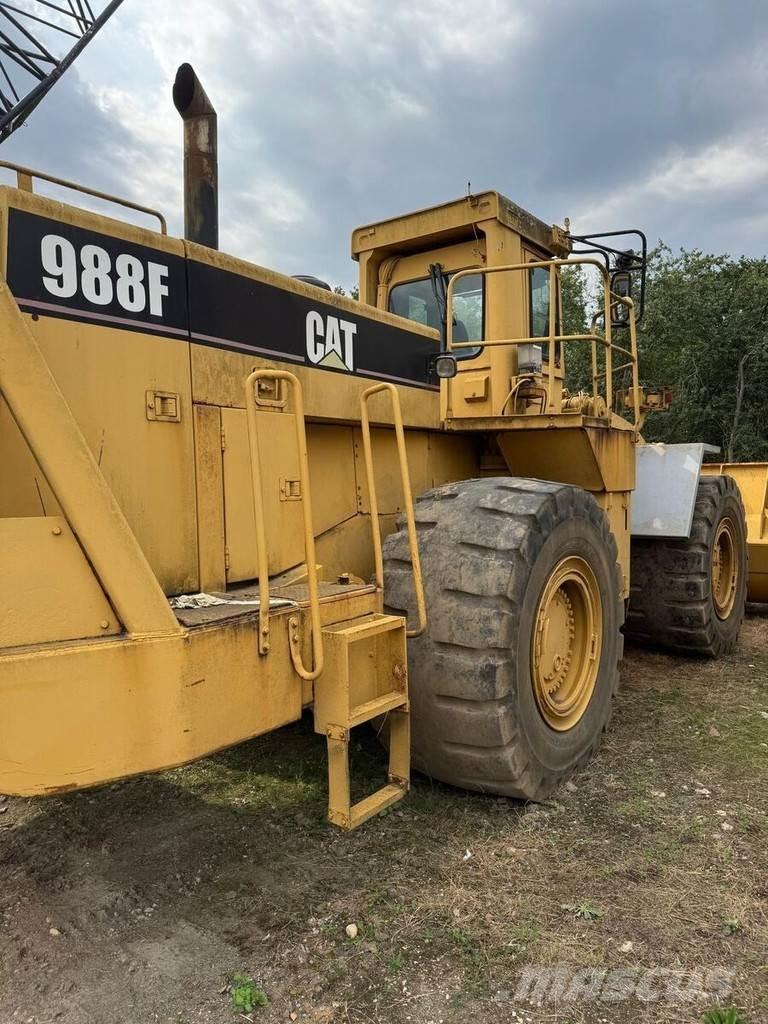 CAT 988F Kolové nakladače