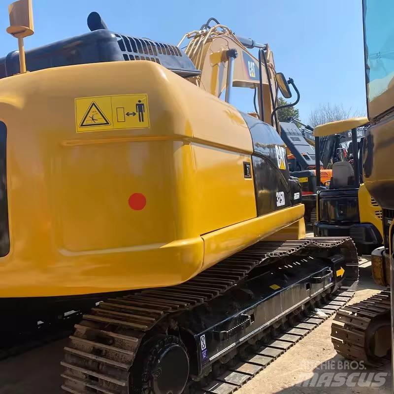 CAT 325 D Pásová rýpadla