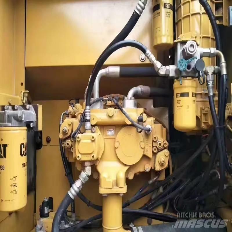 CAT 325 D Pásová rýpadla